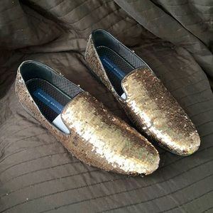Color changing sequin dress shoe